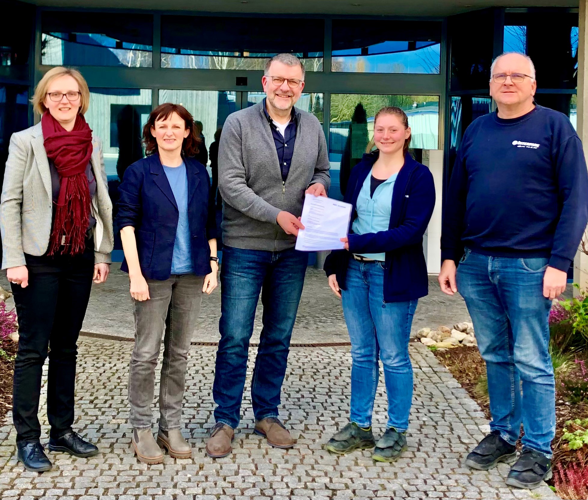 Firma INTERPANE Glasgesellschaft mbH kooperiert mit der Sekundarschule im Dreiländereck – Die Zusammenarbeit soll jungen Leuten den Übergang in den Beruf erleichtern