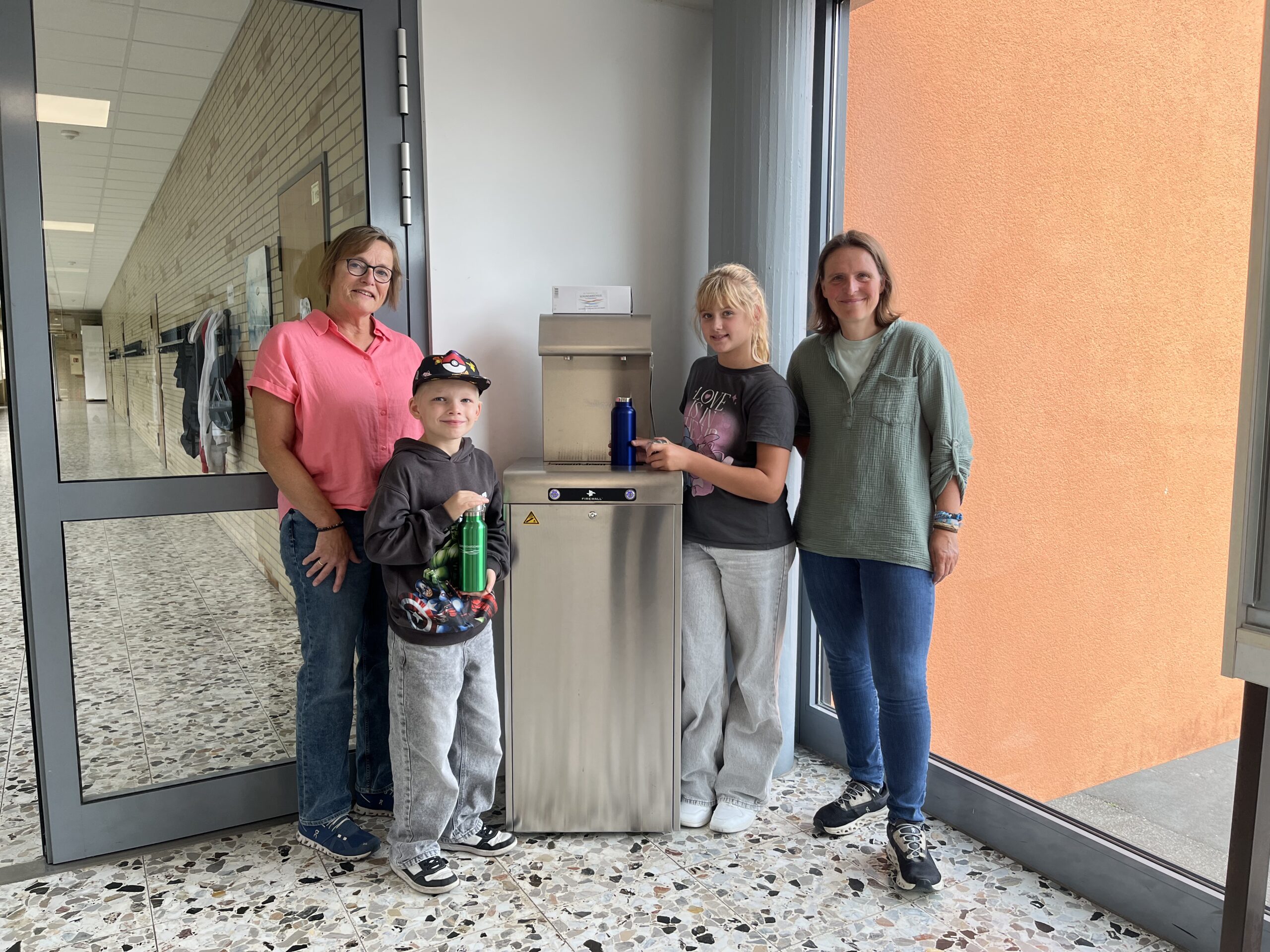 Förderkreis finanziert 2. Wasserspender
